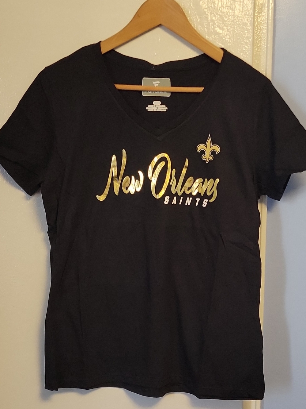 New Orleans Saints Women’s Black V-Neck Tee with Gold Script